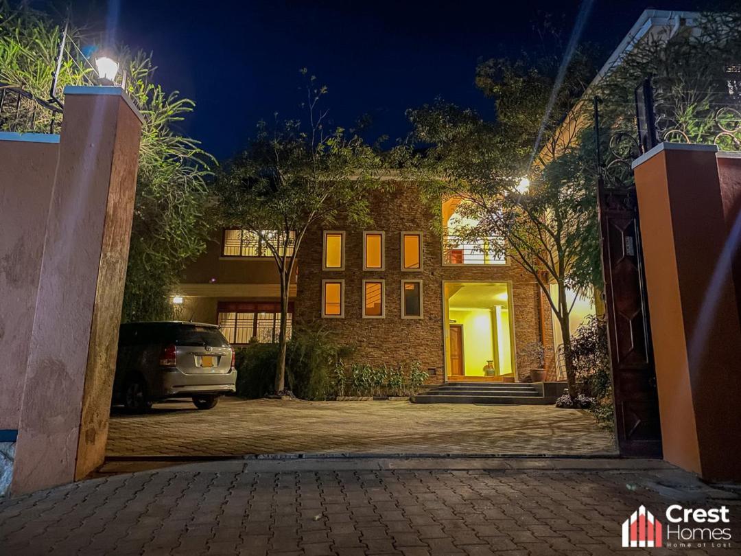 Crest Homes Uganda Kitende Exteriör bild